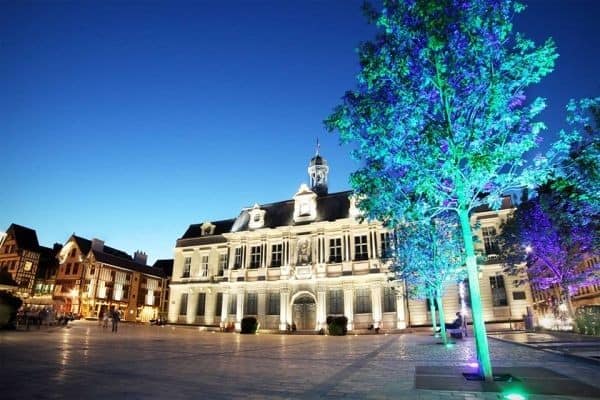  La place de l’Hôtel-de-Ville